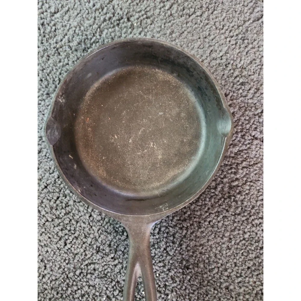 No. 3   Cast Iron Skillet    Heat Ring